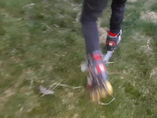 I jerked off my trainer's hairy pussy during a roller skating session - IkaSmokS