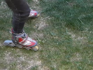 I jerked off my trainer's hairy pussy during a roller skating session - IkaSmokS