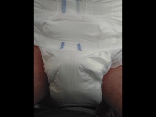 Hard cock diaper pee 💦🍆💦