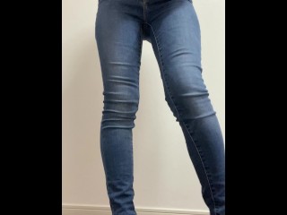 Japanese】【strip】【big butt】【masturbation】朝からムラムラ立ちバックでオナニー。パツパツデニムで濡れ濡れおまんこ