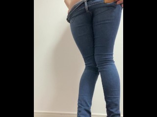 Japanese】【strip】【big butt】【masturbation】朝からムラムラ立ちバックでオナニー。パツパツデニムで濡れ濡れおまんこ