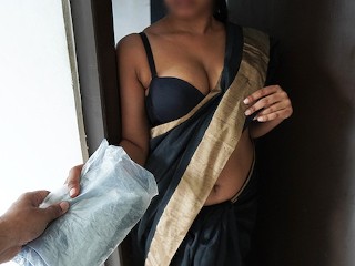 ටීචර්ගේ සාරියට රැවටුන ඩිලිවරිකොල්ලා Sri Lankan Sinhala Sex Teacher HotSaree fuck with delivery guy x