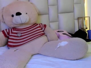 I'm looking for a girl who wants to eat my hairy pussy with kisses and leave it like a duck waterer