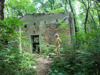 Naked girl came to an abandoned building in the forest