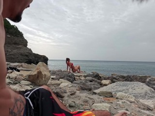 Ragazza italiana si fa sborrare in bocca da un pervertito in spiaggia (eiaculazione precoce)