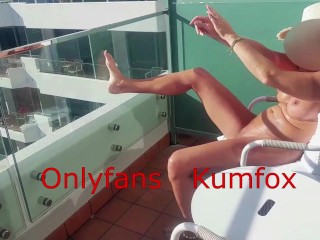 Kumfox naked on the hotel balcony