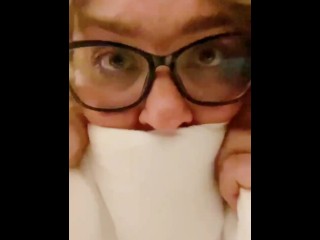 SHY NERDY COLLEGE GIRL FILMING HERSELF WHILE BBC STRETCHING HER TIGHT PUSSY AND ASSHOLE