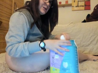Exciting diaper full of pee for a great fetish masturbation