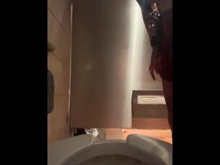 Piss Slut pissing in Chilis bathroom stall!