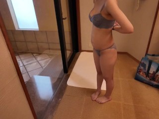 貸切風呂で巨乳の20歳子持ち妻といちゃらぶsex