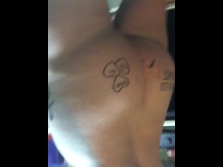 Smokinf good naked in the kitchen😛😛