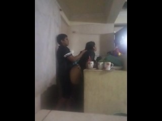 Sirvienta follada en la Cocina (mi esposa casi nos descubre)