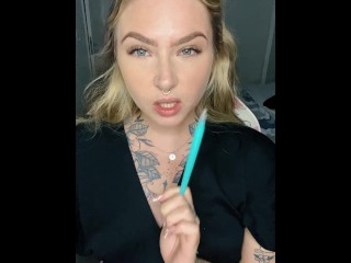 PSICOLOGA SE EMPOLGOU E TRATOU A SISSY COMO ELA DEVE SER TRATADA - VOU COMER SEU CUZINHO