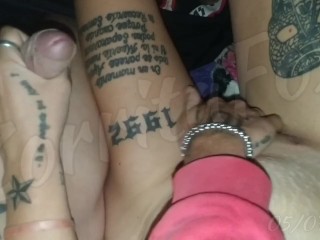 Nos acostamos y abajo de las sabanas pasa esto paja masturbacion mutua creampie cumshot