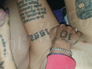 Nos acostamos y abajo de las sabanas pasa esto paja masturbacion mutua creampie cumshot