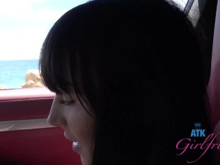 Amateur babe Emma Jade on a trip to the beach getting her pussy touched and giving an epic blowjob