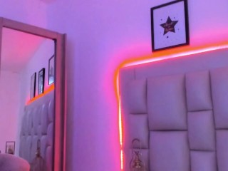 Dissatisfied girl looks for an average cock that can withstand at least an hour of sex