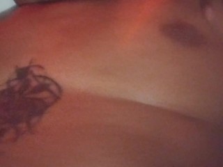 j'aime tellement mes seins que ça m'excite 💋