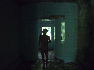 Naked girl came to an abandoned building