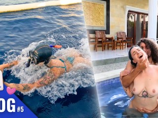 Il lui fait tester la piscine à sa manière - Baise Hard dans la Piscine à Bali - Vlog Française