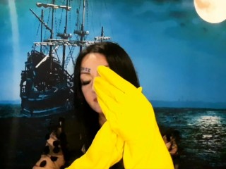 Yellow rubber gloves for fisting. Do you want to feel them in yourself? Glove fetish.