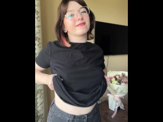 Cute brunette shows her big tits 😍