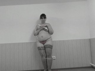 Beautiful bbw MILF masturbates her hairy pussy to orgasm.