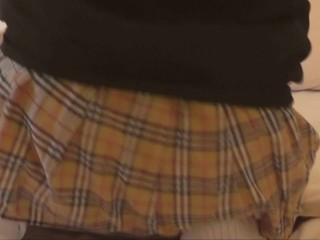 個人撮影 変態痴女JKは、結局電マより手マンでマンコをぐちゃぐちゃにされるのが好きらしい。パンティの隙間から変態おやじに乱暴にクンニされて喜ぶって(笑)