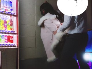 路地裏の自販機横で立ち○ぼしてる地雷系塩対応女子はキモおぢが金持ちのカモおぢだとわかった途端なんでもご奉仕してしまう神対応女子に早変わりっ