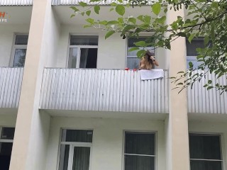 My friend's mom in one towel seduce me for sex while we were waiting for her son