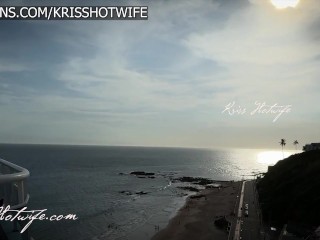 Puta casada se exibindo na piscina do flat para os vizinhos