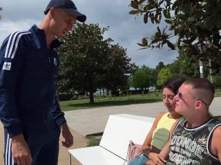 Куколд неудачник смотрит как его жену трахают и заливают спермой