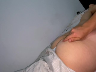 Solita en casa dejé que mi hermanastro me toque hasta que