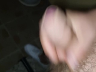 CAZZO GROSSO ITALIANO - SEGA in PUBBLICO per le VICINE (POV)