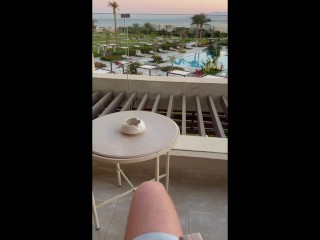 CAUGHT! Cheerleader fucks on the parents' balcony SNAPCHAT