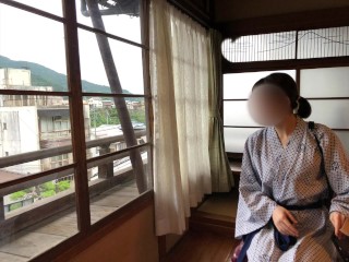 温泉旅館での浴衣と裸体