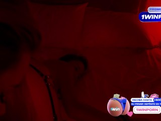 DOS LATINAS SOMETIDAS Y FOLLADAS EN CUARTO ROJO DE SADOMASOQUISMO