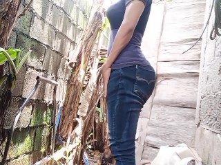 Babe Pee Standing At The Alleyway