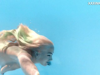 Lisi Kitty seduces producer underwater