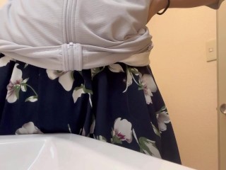 I masturbated humping in the corner of the bathroom😇