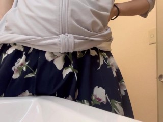 I masturbated humping in the corner of the bathroom😇