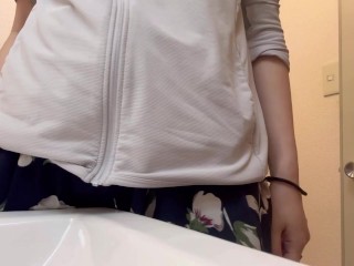 I masturbated humping in the corner of the bathroom😇