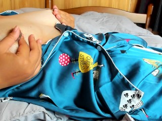 イク時に首が真っ赤に染まる日本人女性のオナニー。