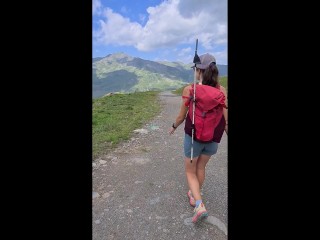 Grosse éjac sur la langue en rando 😜