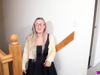 Conservative Beth cannot help but to touch her pussy