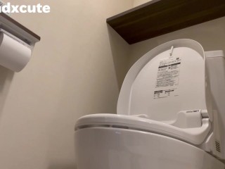 【個人撮影】OLのトイレオナニー！声を我慢してドキドキしながらマヂイキ！