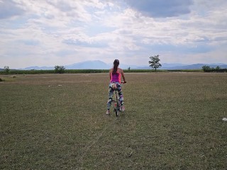 Pee n Fuck my Vintaje Bike in Corn Field