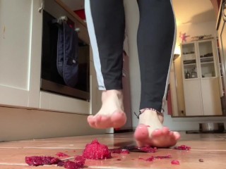 Femmy boyfeet crushes fruit!