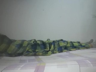 FETICHE CON LO PIES DE MI MADRASTRA TERMINA EN FOLLADA CON TRAGADA DE SEMEN