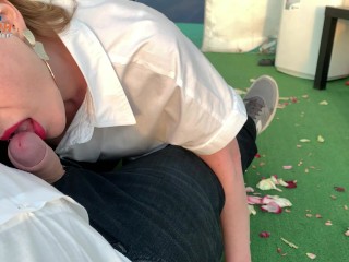 Took a thick cum down her throat on her wedding anniversary